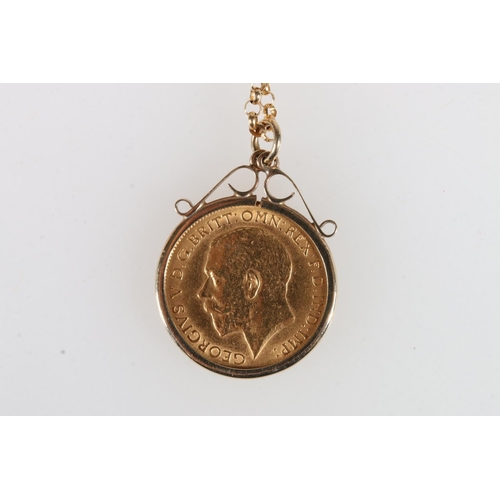 1434 - UNITED KINGDOM King George V (1910-1926) gold half sovereign 1911 in 9ct gold pendant mount on 9ct g... 