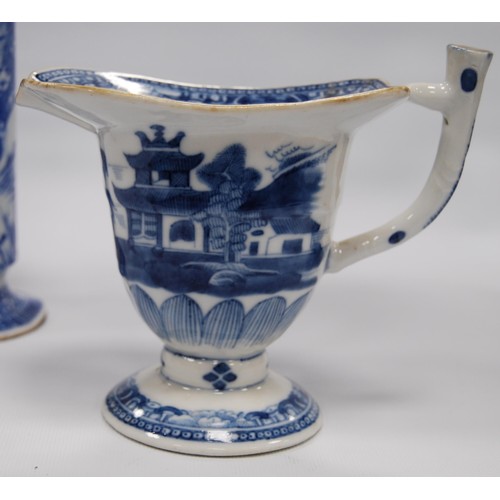 205 - Group of early 18th century Chinese and Oriental export teawares (to include Kangxi 1662 - 1723) com... 