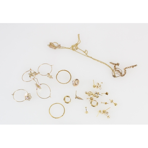 534 - Small selection of yellow metal jewellery.