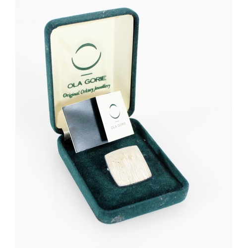 537 - Ola Gorie textured silver brooch in original box with cert.