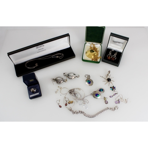 539 - Selection of silver, white metal and other costume jewellery (qty)