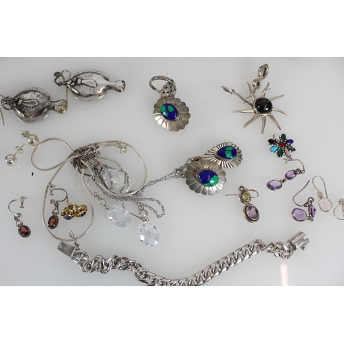 539 - Selection of silver, white metal and other costume jewellery (qty)