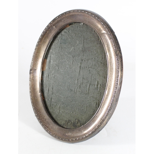 554 - Oval silver photograph frame on easel back, Birmingham 1924, H24cm