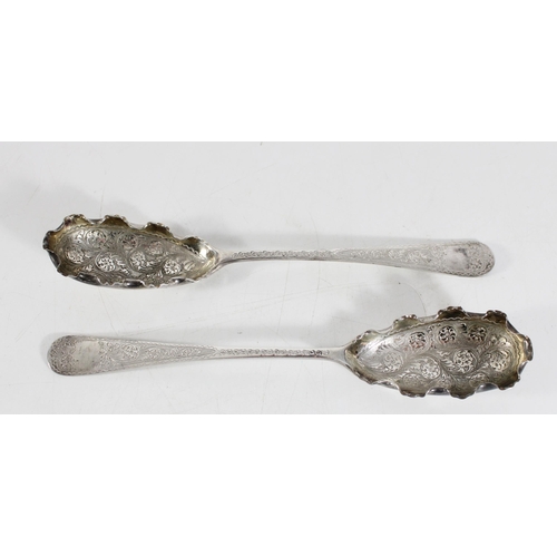 558 - Pair of Victorian Mappin Bros. silver plated salad servers, L24cm