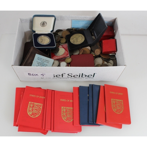 596 - Shoebox of mostly 20th century coins to include JERSEY £1 coin wallets, Jersey £2 1985 commemorating... 