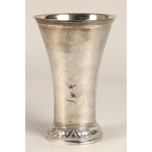 184 - Continental silver flared vase, 22 cm high, 469 grams.