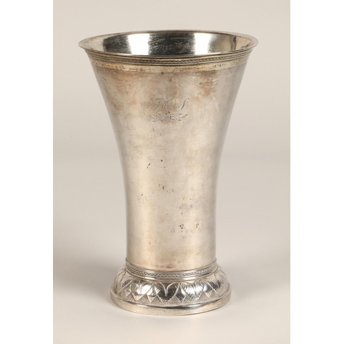 184 - Continental silver flared vase, 22 cm high, 469 grams.