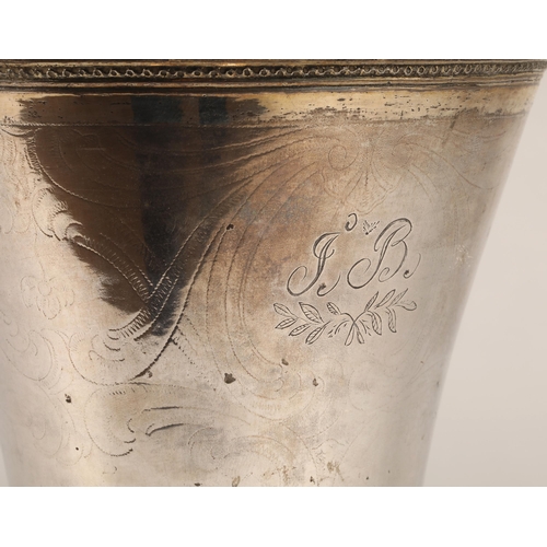 184 - Continental silver flared vase, 22 cm high, 469 grams.