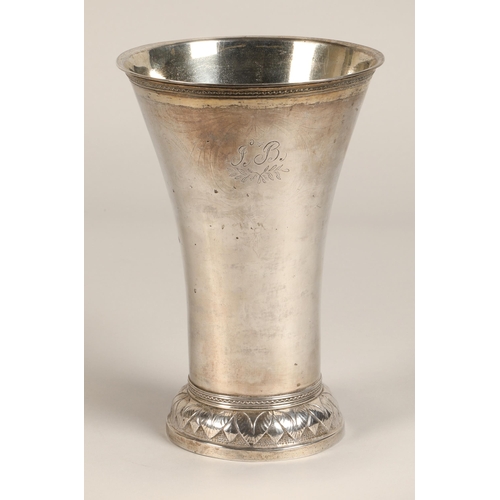 184 - Continental silver flared vase, 22 cm high, 469 grams.