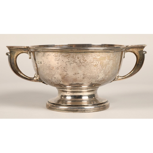 188 - Silver double handled trophy, with engraved inscription . Birmingham 1922 , 366 grams.