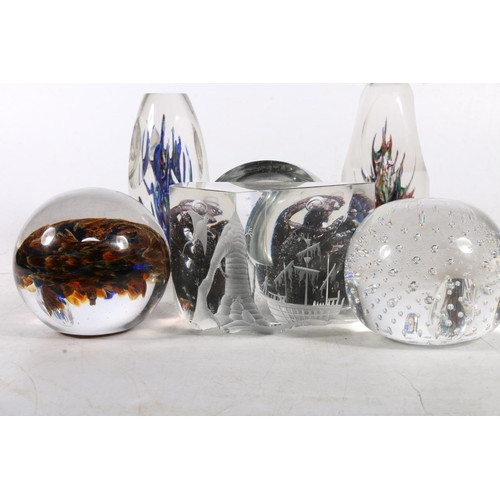 297 - Group of glass paperweights to include Strathearn, etched paperweight of a shipwreck, etc (6)