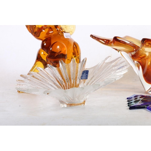 52 - Glassware to include and amber glass free-form bowl, a Dartington Crystal bowl, amber glass elephant... 