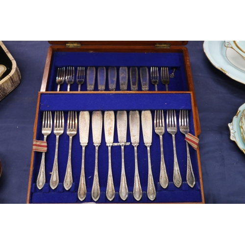 86 - Walker & Hall silver-plated fish cutlery set.