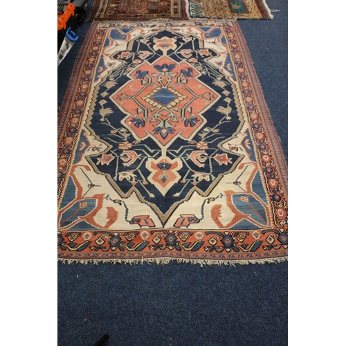 752 - Persian carpet rug, 257cm x 155cm