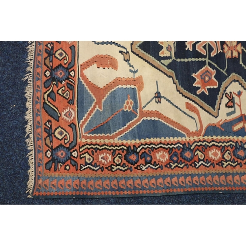 752 - Persian carpet rug, 257cm x 155cm