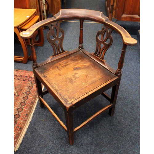 661 - Antique oak yoke back twin splat corner chair raised on square tapering supports.