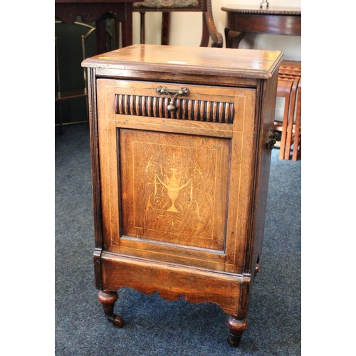 681 - Mahogany and inlaid Sheraton style purdonium raised on turned supports, 68cm high.