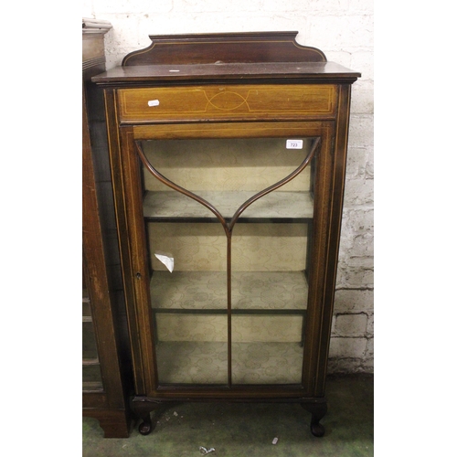 723 - Mahogany and satinwood inlaid Edwardian display cabinet with glazed door, 116cm high.