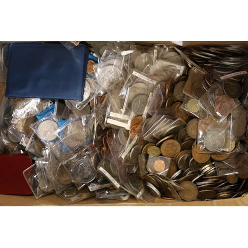 660E - UNITED KINGDOM coin collection, pre and post decimal non-silver coins, approximately 19kg in total.