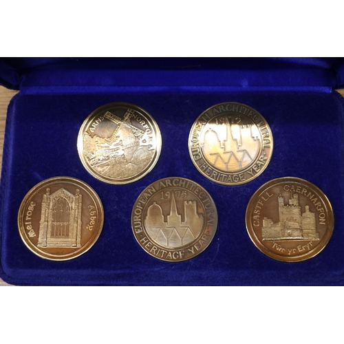 597 - Coin and banknote collection to include GB £2 1986 Commonwealth Games, Set of five European Architec... 