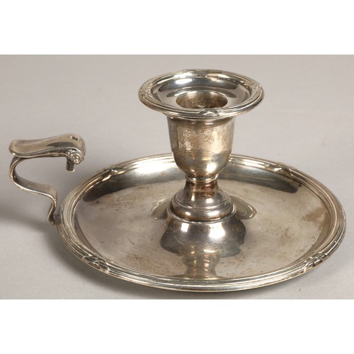 189 - Silver chamber candlestick, assay marked London 1902, weight 293 grams.