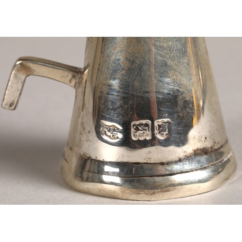 189 - Silver chamber candlestick, assay marked London 1902, weight 293 grams.