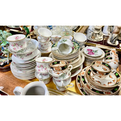 287 - Assorted tea sets, including Paragon, Mason's, etc