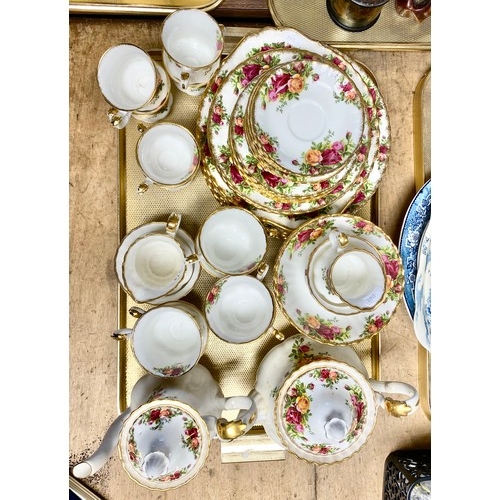 314 - Country Roses Royal Albert 12 piece tea set including tea pot, coffee pot etc