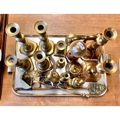 277 - Tray of assorted brass candlesticks