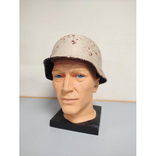 374 - WW2 Third Reich M40 stahlhelm in winter field finish size 64. 