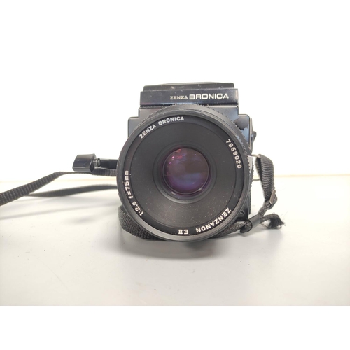 470 - Zenza Bronica ETRSi medium format SLR camera, serial no 7306628, with Zenzanon 75mm f/2.8 lens.