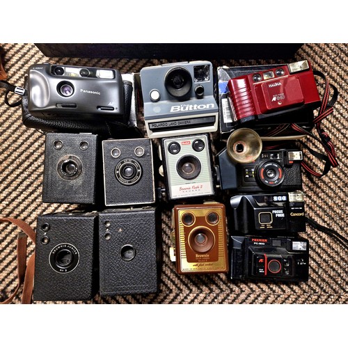 361 - Large trunk full of vintage cameras including several Box Brownies, 'The Button' Polaroid land camer... 