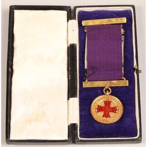 164 - 9ct gold masonic medal, Knt David Carnagie founder member Ayr Conclave no 7 27th June 1930, with cas... 