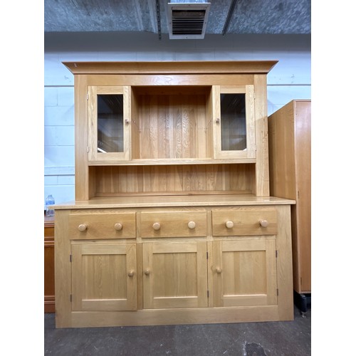 601 - Large contemporary blonde oak dresser 220 x 188 x 59 cm 