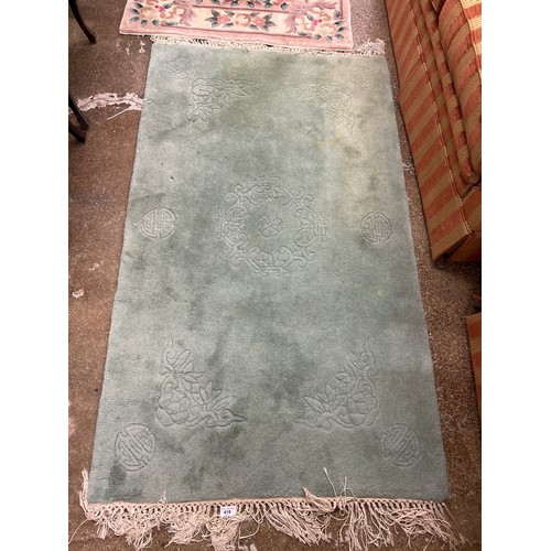 618 - Green woollen oriental style rug 158 x 92cm