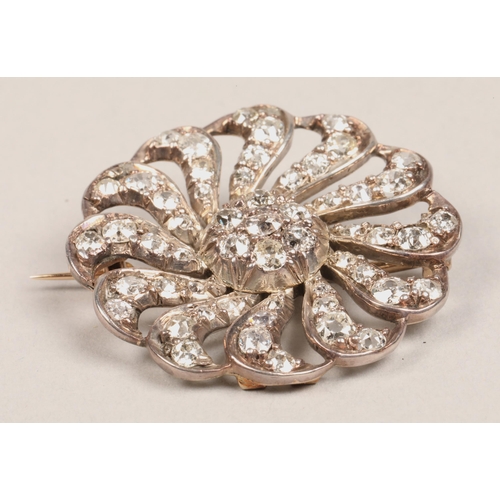 88 - Ladies circular diamond cluster brooch. 3cm across