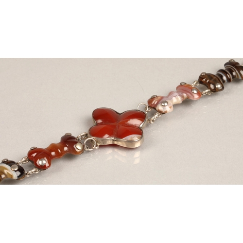 93 - Ladies agate bracelet, mounted in white metal, 20cm long.