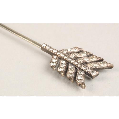 97 - Silver brooch in the form of an arrow, 10cm long.