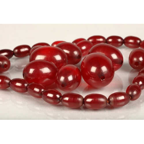 160 - Early to mid 20thC cherry amber or Bakelite beaded necklace with larger loose beads, max bead size 2... 