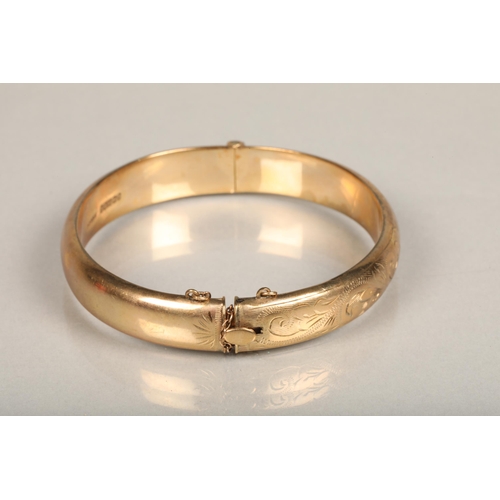 211 - 9ct gold bangle with engraved decoration, makers S P S & Co., Birmingham 1989, 14.9g.