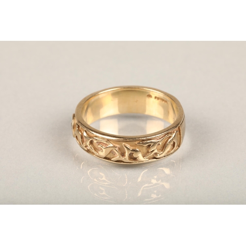 232 - 9ct gold wedding ring, set with a single small diamond on a entwined leaf embossed band, size P, 4.8... 