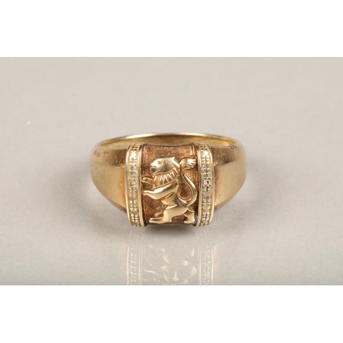 234 - 9ct gold gentleman's signet ring, the central design of a Scottish lion rampant raised in relief bet... 