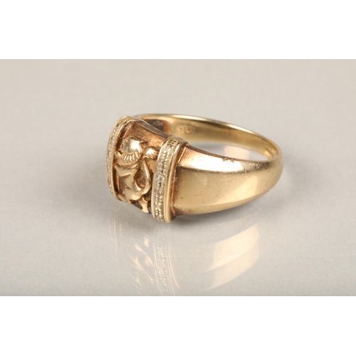 234 - 9ct gold gentleman's signet ring, the central design of a Scottish lion rampant raised in relief bet... 