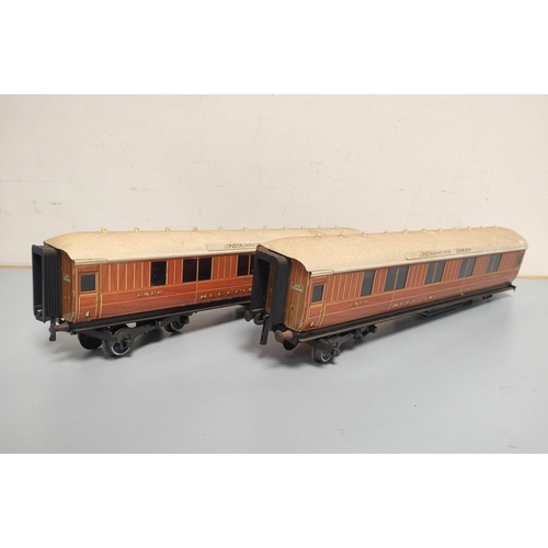 258 - Ace Trains. Two 0 Gauge Tinplate Eight-Wheel Coaches, LNER Gresley teak livery London King's Cross-E... 