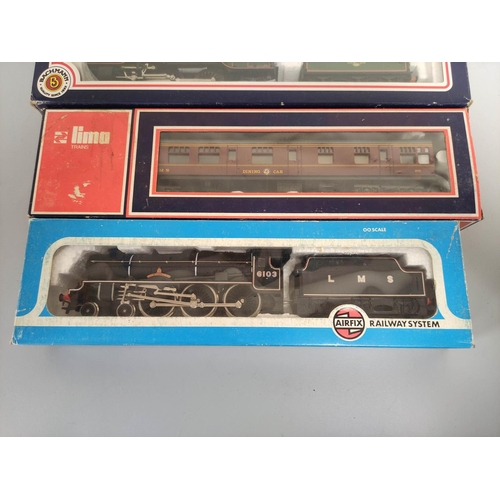 260 - Three boxed 00 gauge models to include Bachmann Branchline Gresley V2 Class 2-6-2 locomotive and ten... 