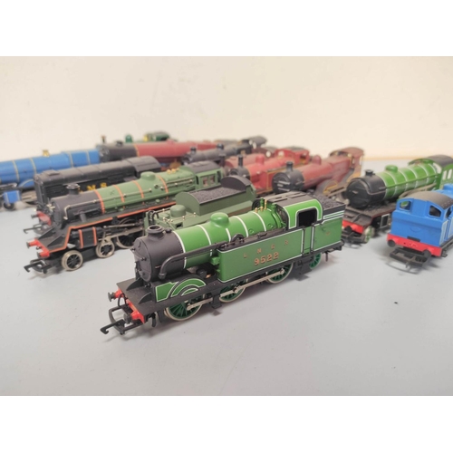 261 - Group of 00 gauge locomotives and tenders to include examples by Lima, Airfix and Hornby. 