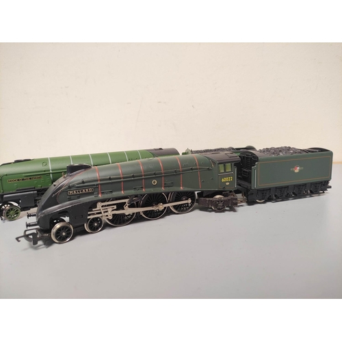 262 - Hornby. Three locomotives and tenders comprising of a Class P2 2-8-2 2001 