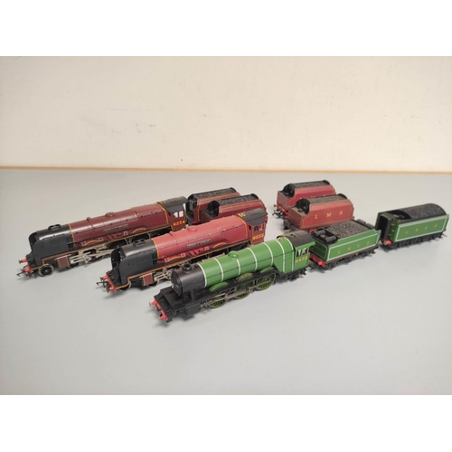 263 - Hornby. Three locomotives and tenders comprising of a LNER, A1 Class 4-6-2 4472 'Flying Scotsman' R3... 