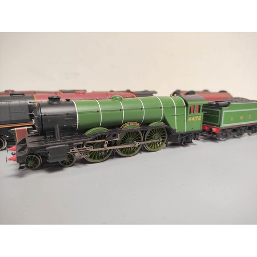 263 - Hornby. Three locomotives and tenders comprising of a LNER, A1 Class 4-6-2 4472 'Flying Scotsman' R3... 