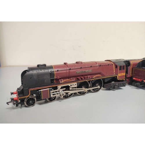 263 - Hornby. Three locomotives and tenders comprising of a LNER, A1 Class 4-6-2 4472 'Flying Scotsman' R3... 